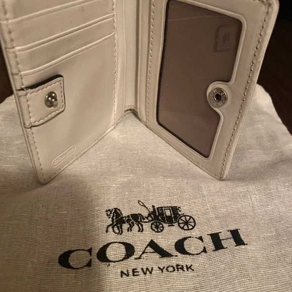 Coach white Ashley wallet - Picture 3 of 3